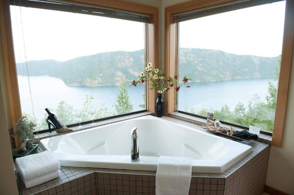 Moon Water Lodge Malahat Exterior photo