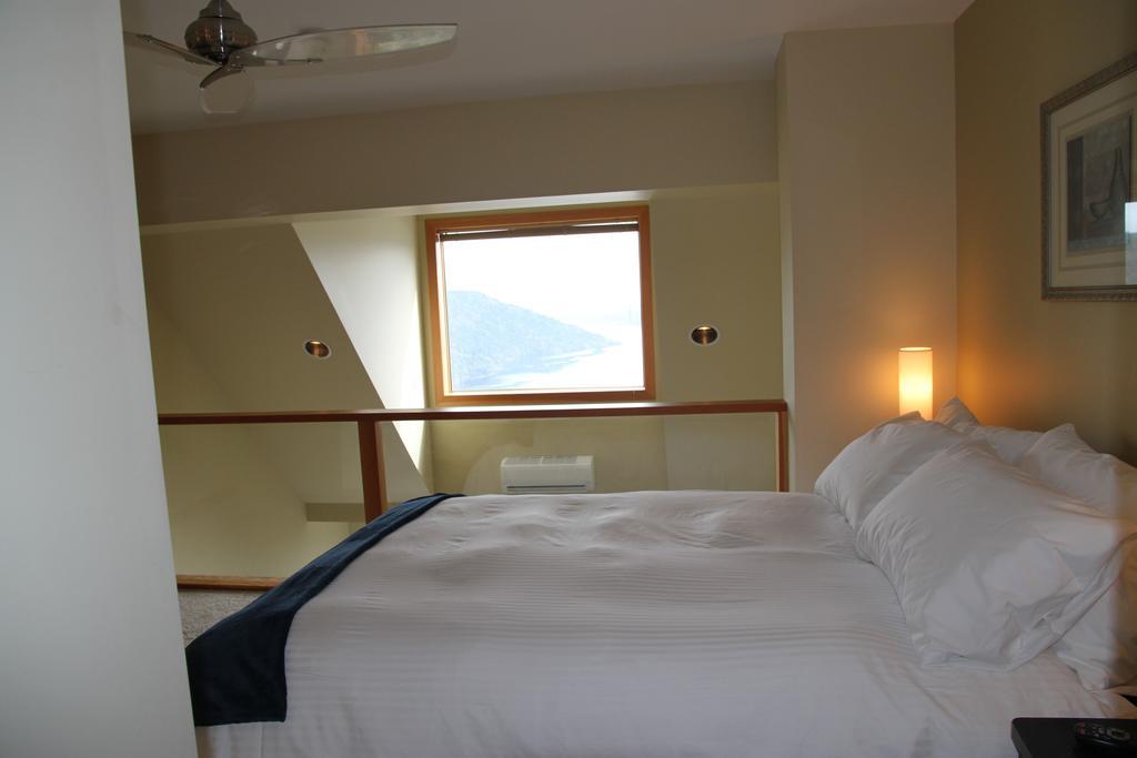 Moon Water Lodge Malahat Room photo