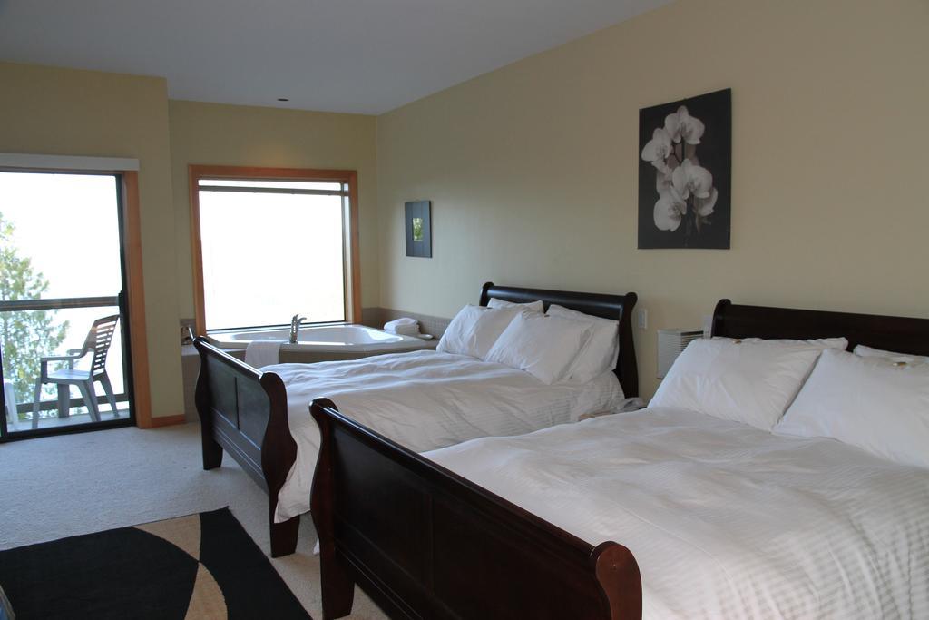 Moon Water Lodge Malahat Room photo