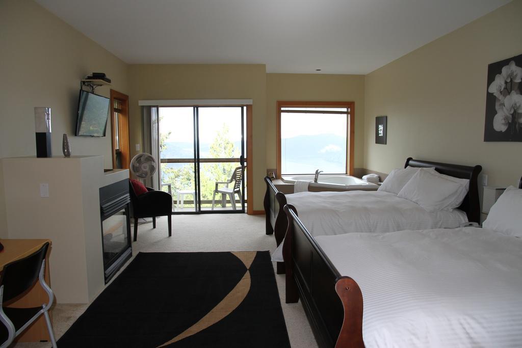 Moon Water Lodge Malahat Exterior photo
