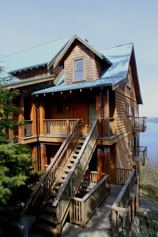 Moon Water Lodge Malahat Exterior photo